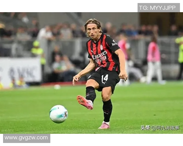 意甲赛场再起波澜，AC米兰击败那不勒斯跻身榜首位置